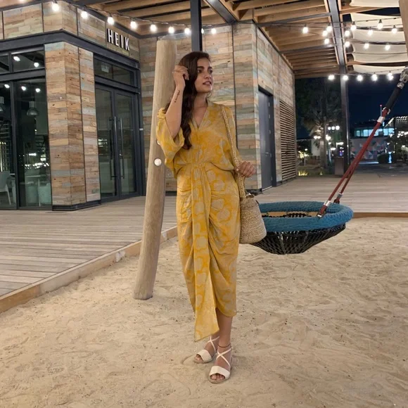 Mustard colored dress - Picture 2 of 5